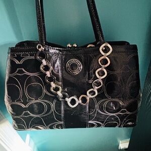 Coach Signature Stitch F19215 Black Carryall Kiss lock Patent Leather Purse